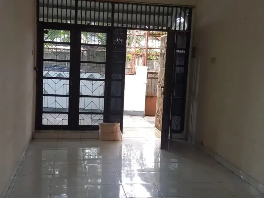 DIJUAL RUMAH BESAR HADAP BARAT SUDAH HAK MILIK HARGA MURAH DI CITRA GARDEN 2