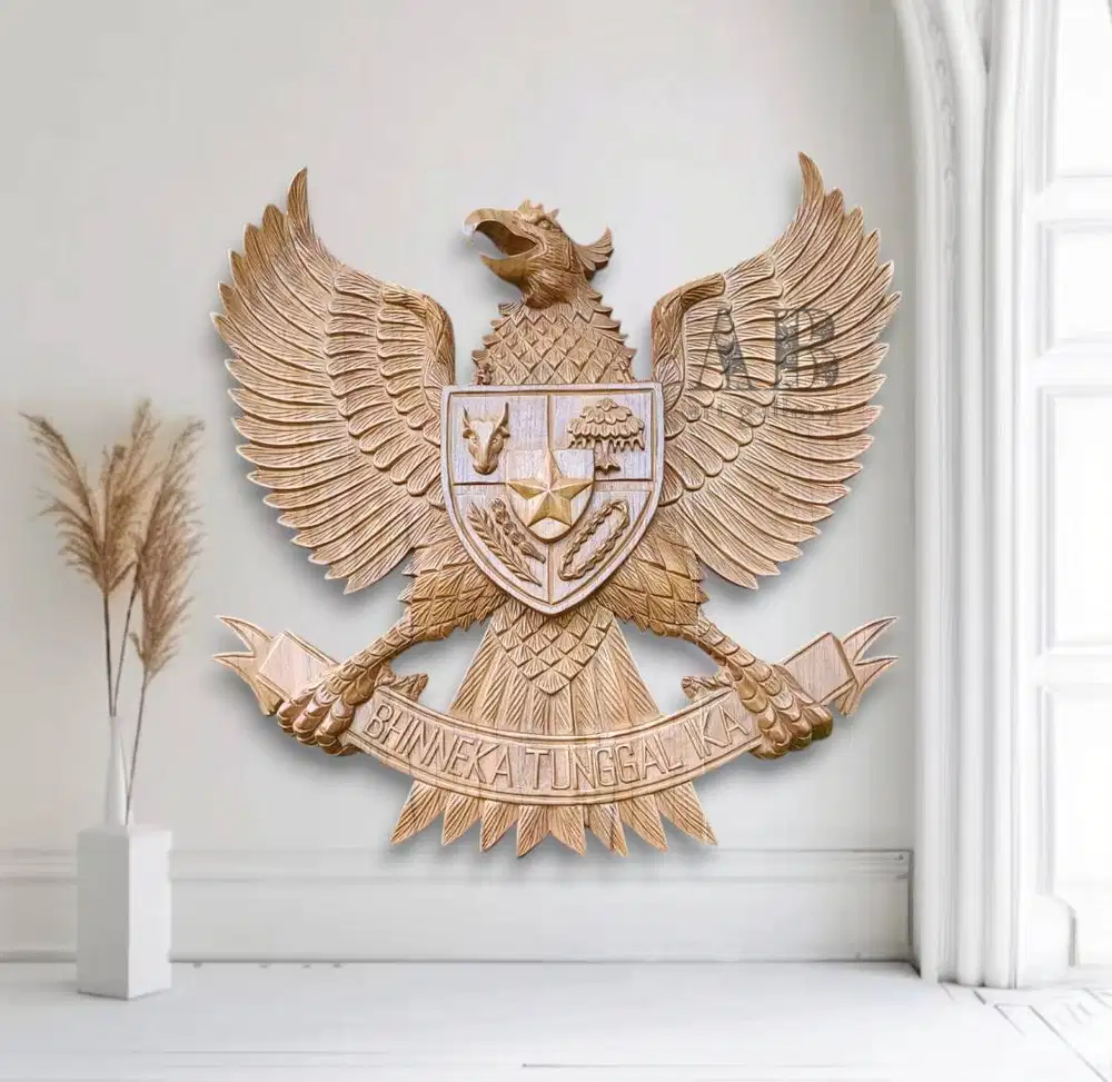 Lambang Garuda Pancasila Ukiran Kayu Jati Warna Natural Melamine
