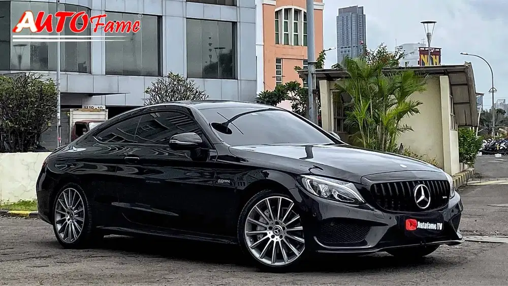 Mercedes Benz C300 AMG Coupe 2017 Electric Sunroof Full Option Black O