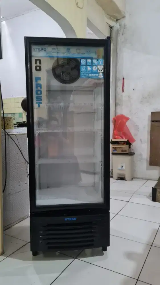 Showcase bekas masih bagus