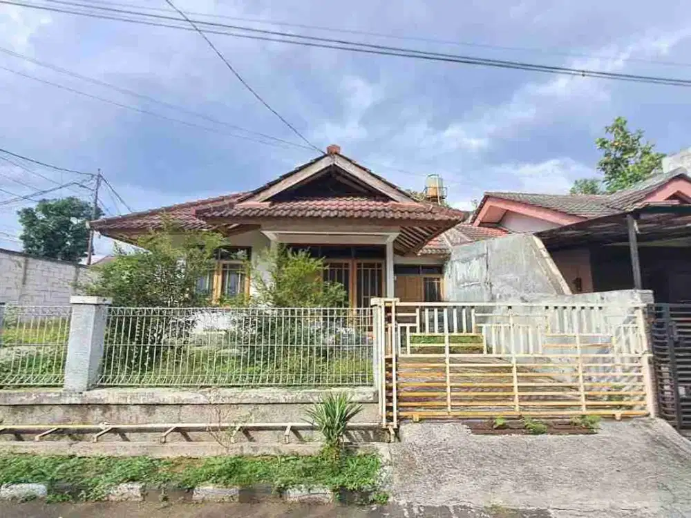 rumah lama hitung tanah dalam komplek Antapani Bandung kota