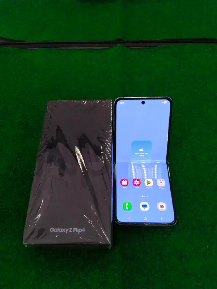 samsung Z flip4 5G ram 8/256gb lengkap mulus