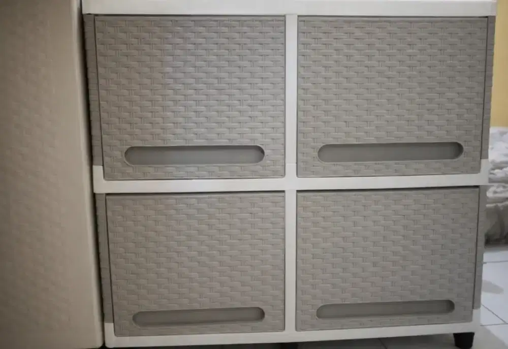 Lemari 2 susun 4 kotak