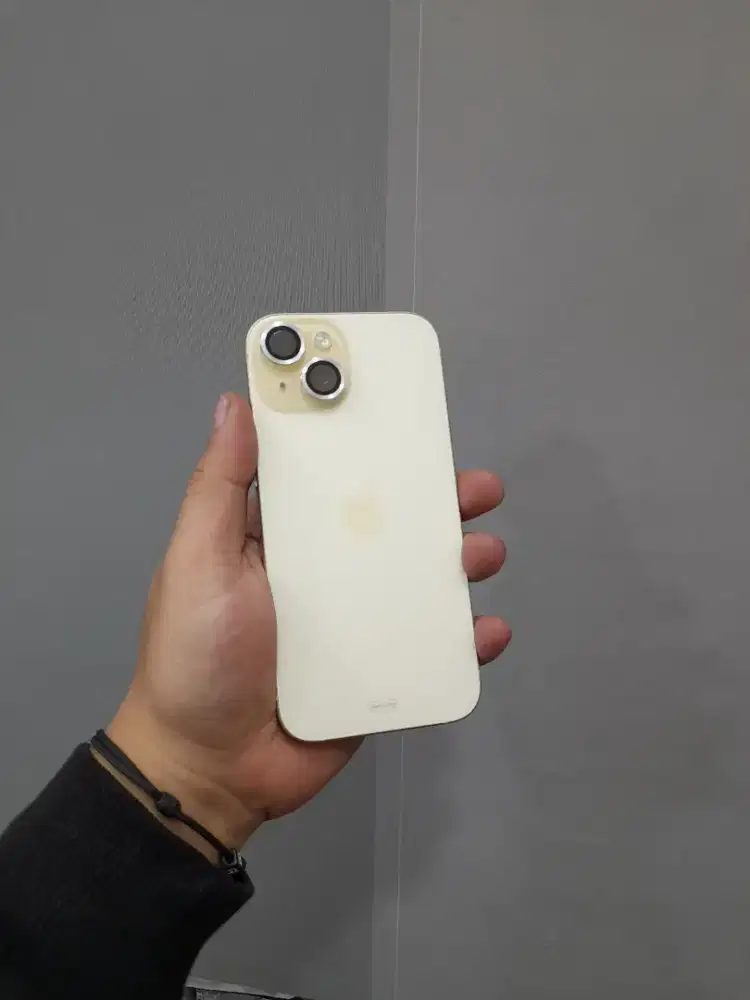 Iphone 15 128gb garansi ibox panjang like new