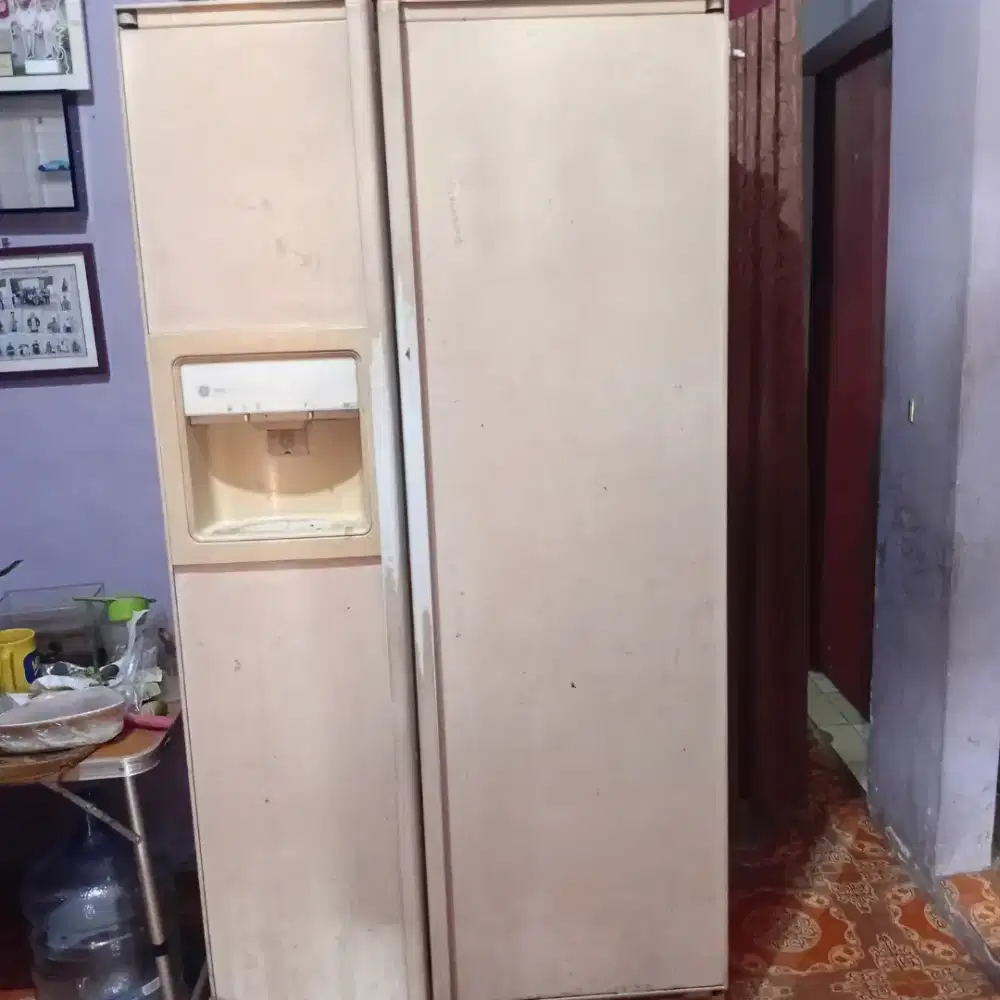 DIJUAL KULKAS 2 PINTU