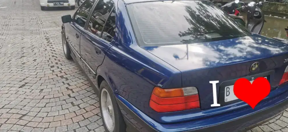 Mobil BMW 328i 1996
