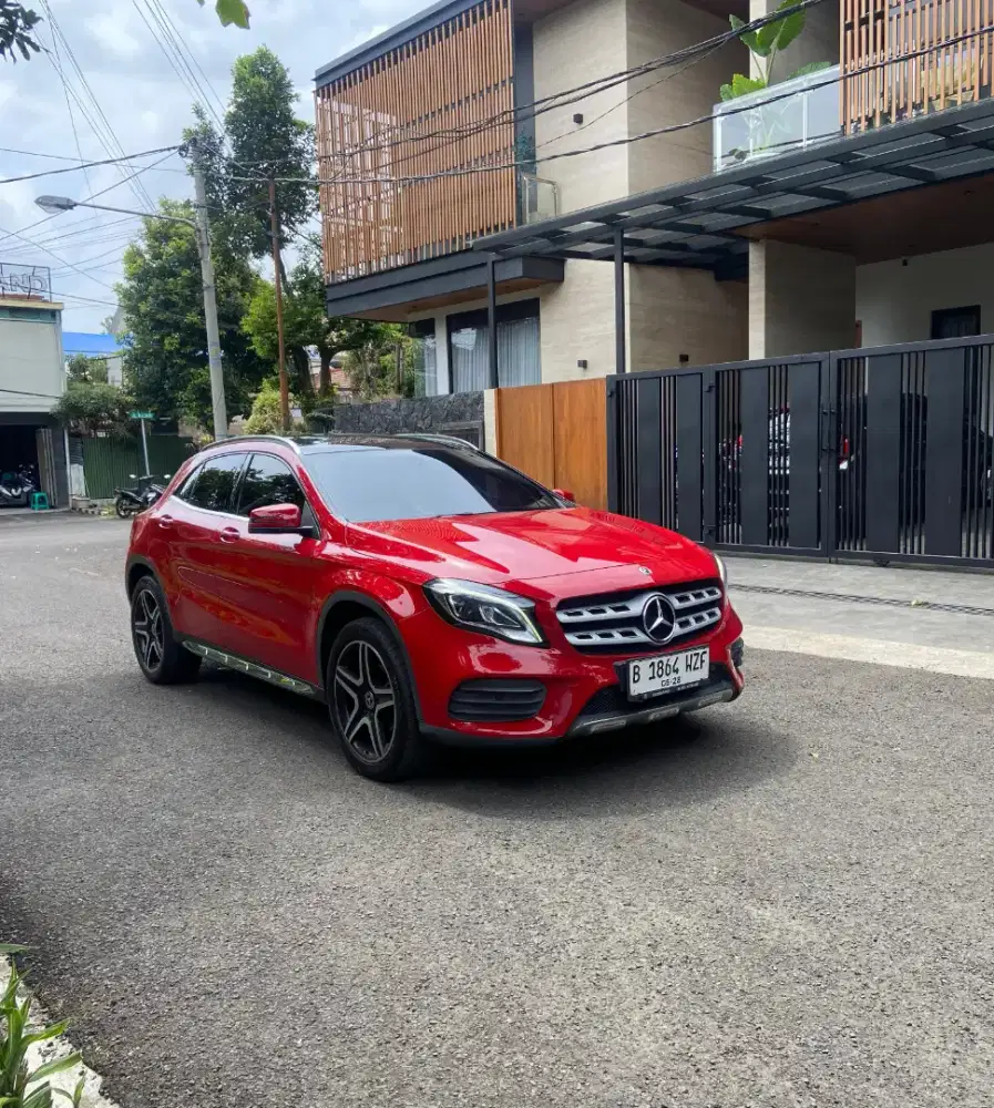 MERCEDES BENZ GLA 200 MERAH FERRARI SUNROOF PANORAMIC