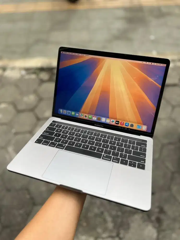 Macbook pro 2019 core i7 13inch 16/1TB full set original