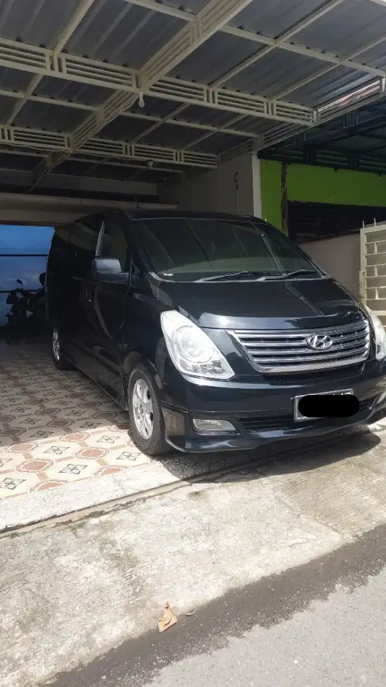 Dijual hyundai H1 bensin 2011