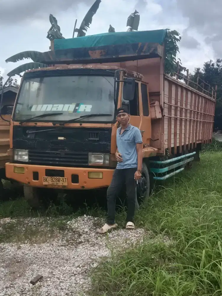 Mitsubishi engkel tronton