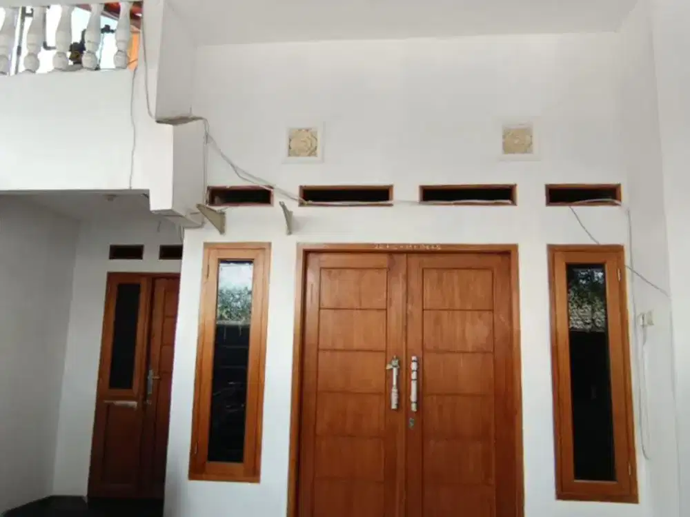 Disewakan Rumah Luas 120 m² SHM di Jalan Korma, Kota Baru, Bekasi Barat.