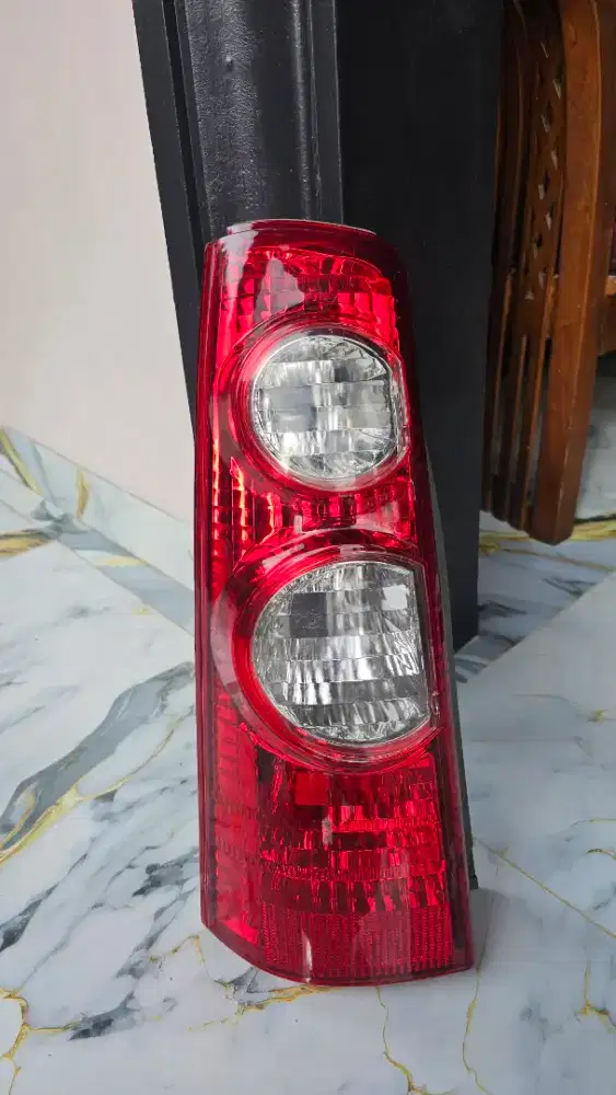 Stoplamp lampu belakang kiri avanza xenia vvti 2007 2011