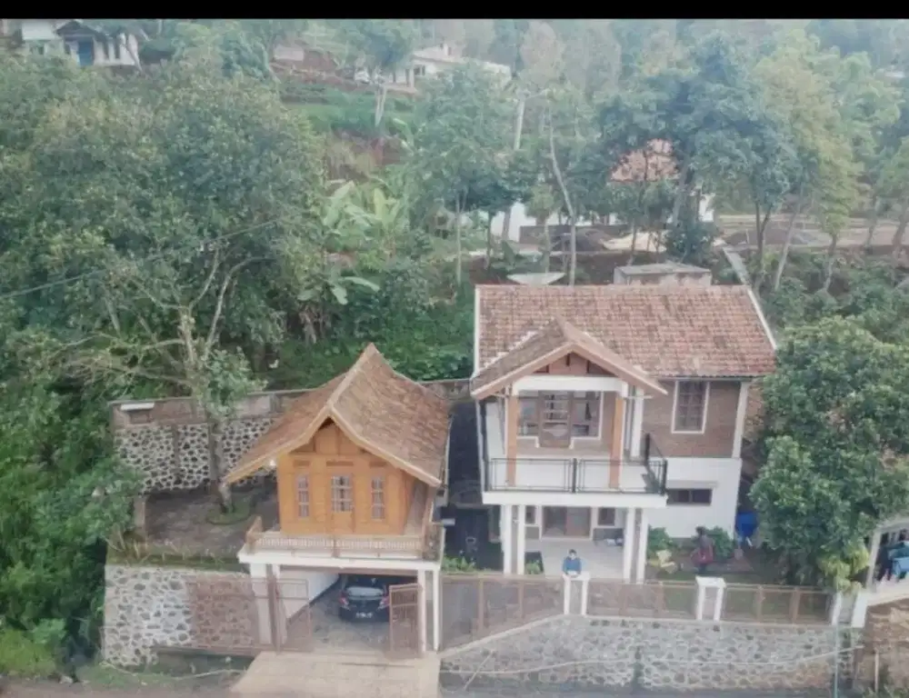 DISEWAKAN RUMAH SEMI VILA UJUNG BERUNG