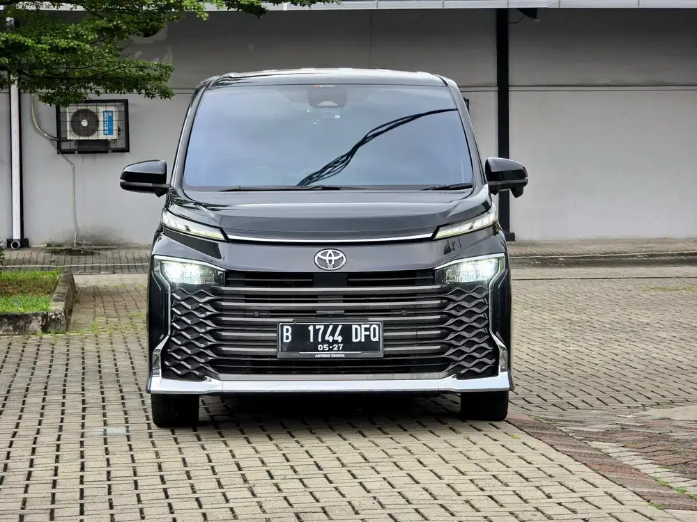 BERGARANSI Toyota Voxy 2.0 CVT TSS 2022