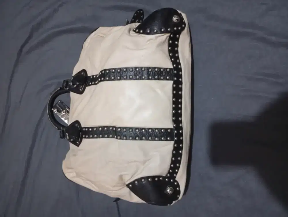 Tas PRADA... Rare LIMITED edition spectator silver handbag