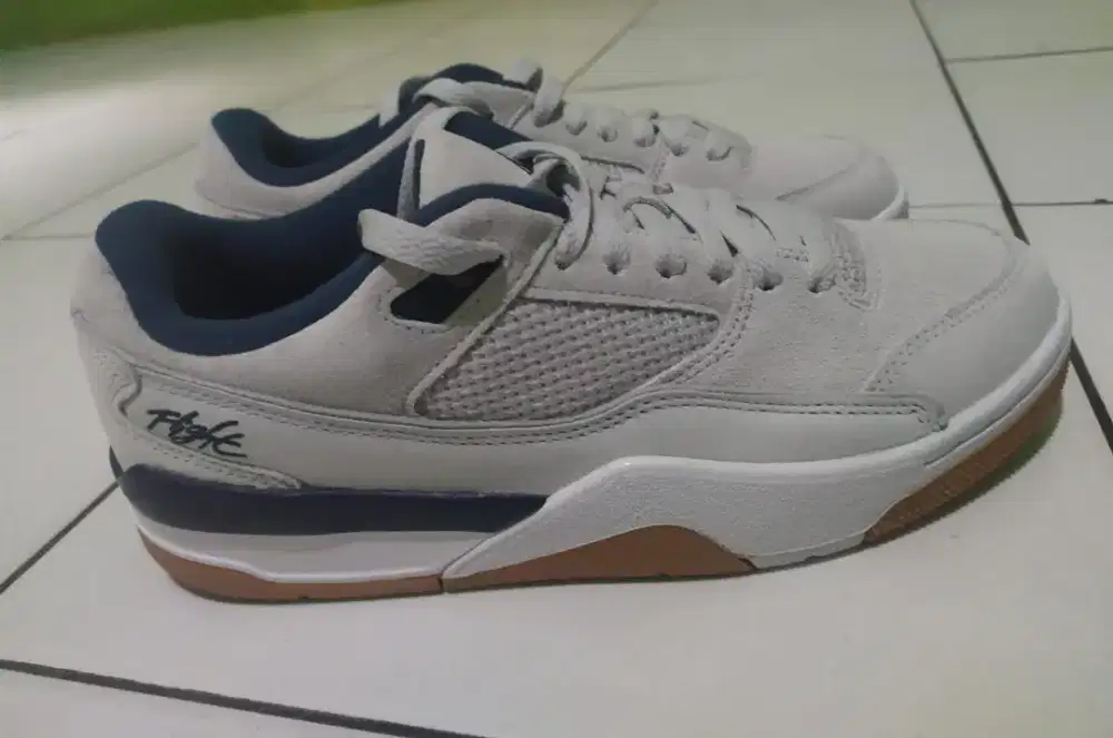 Sepatu jordan flight original