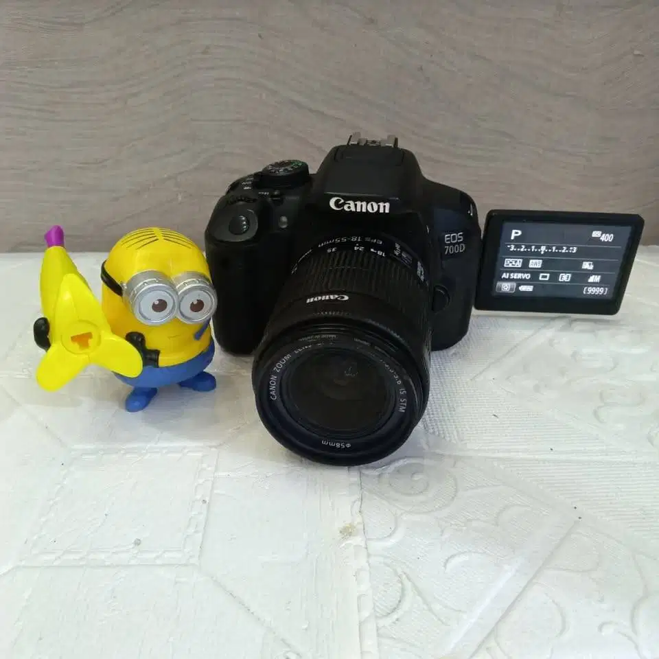 Kamera DSLR Canon Eos 700D Layar Flip LIKE NEW