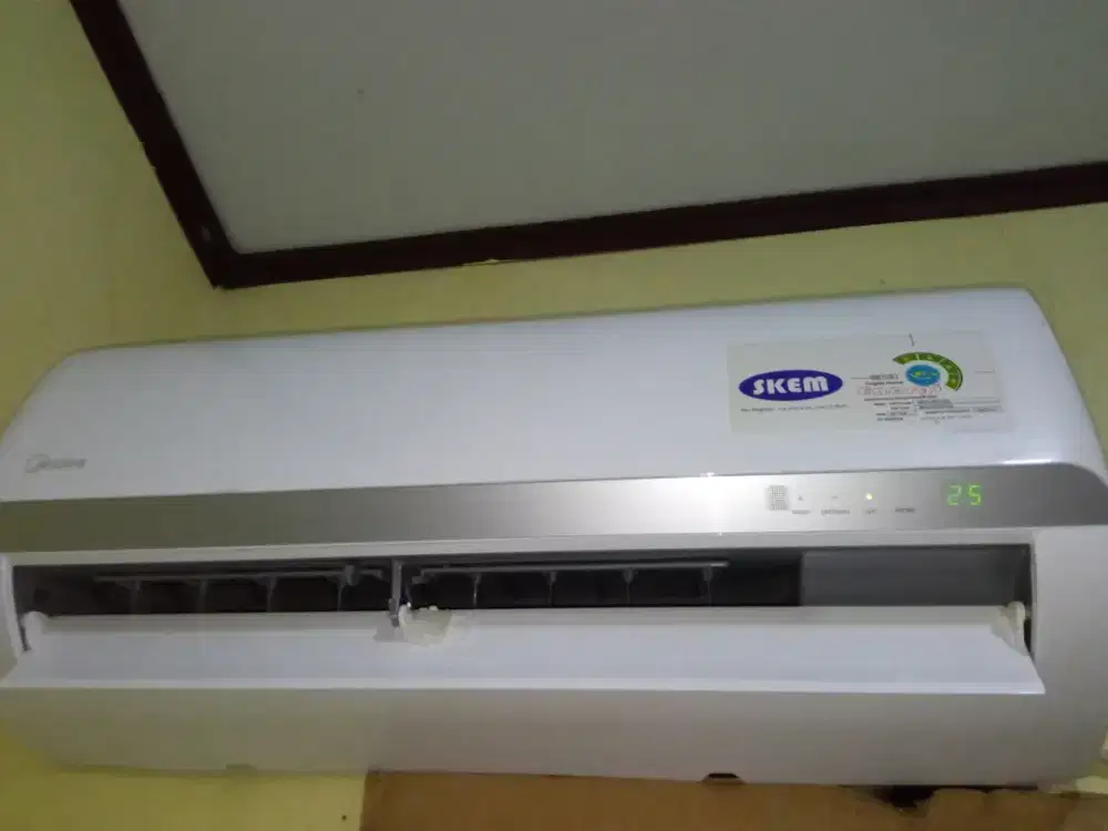 AC Midea 1/2 PK Low watt, Normal, dingin, remote original
