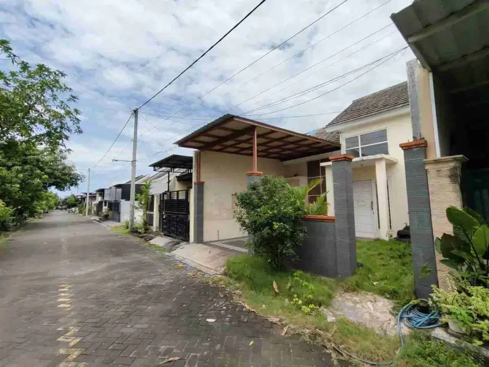 DIJUAL RUMAH  
PERUM ROYAL RESIDENCE RB/21
KEL. : KEBONANOM
KEC  : GEDANGAN
KAB  : SIDOARJO