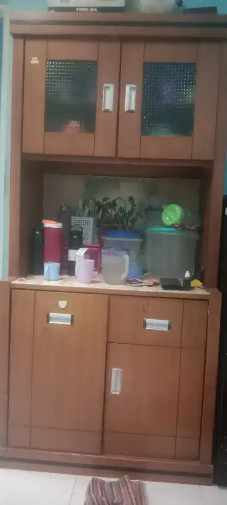 Lemari piring dan lemari makan