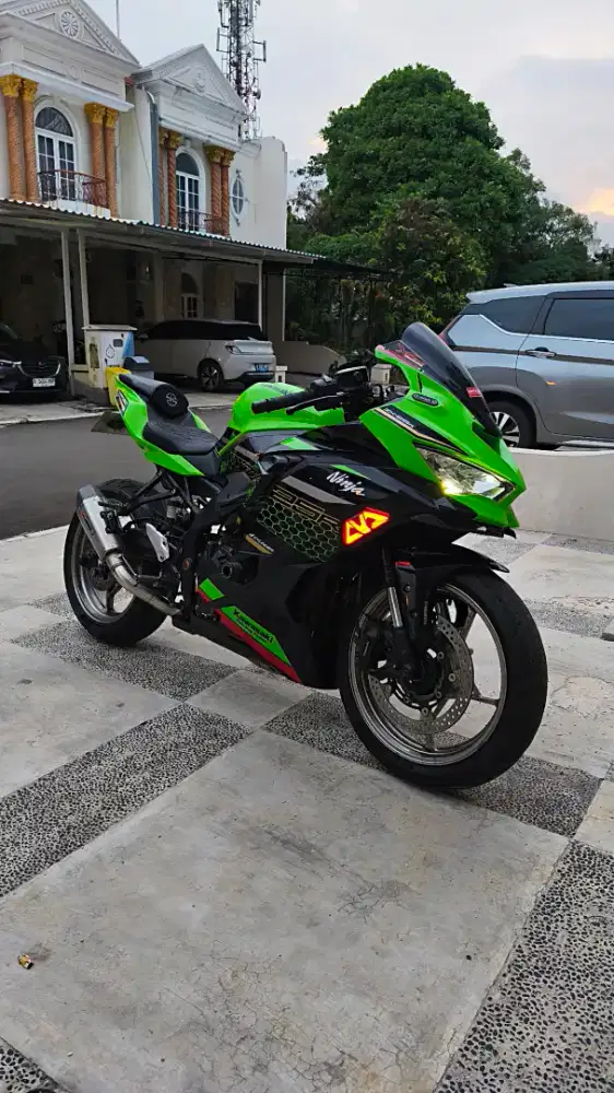 Kawasaki ZX25R ABS