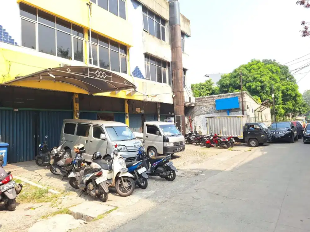 Disewakan Ruko 3 lantai  Pangeran Jayakarta Dalam No 40 n Lokasi strategis Pinggir Jalan Besar 100m Dari Jalan Pangeran Jayakarta