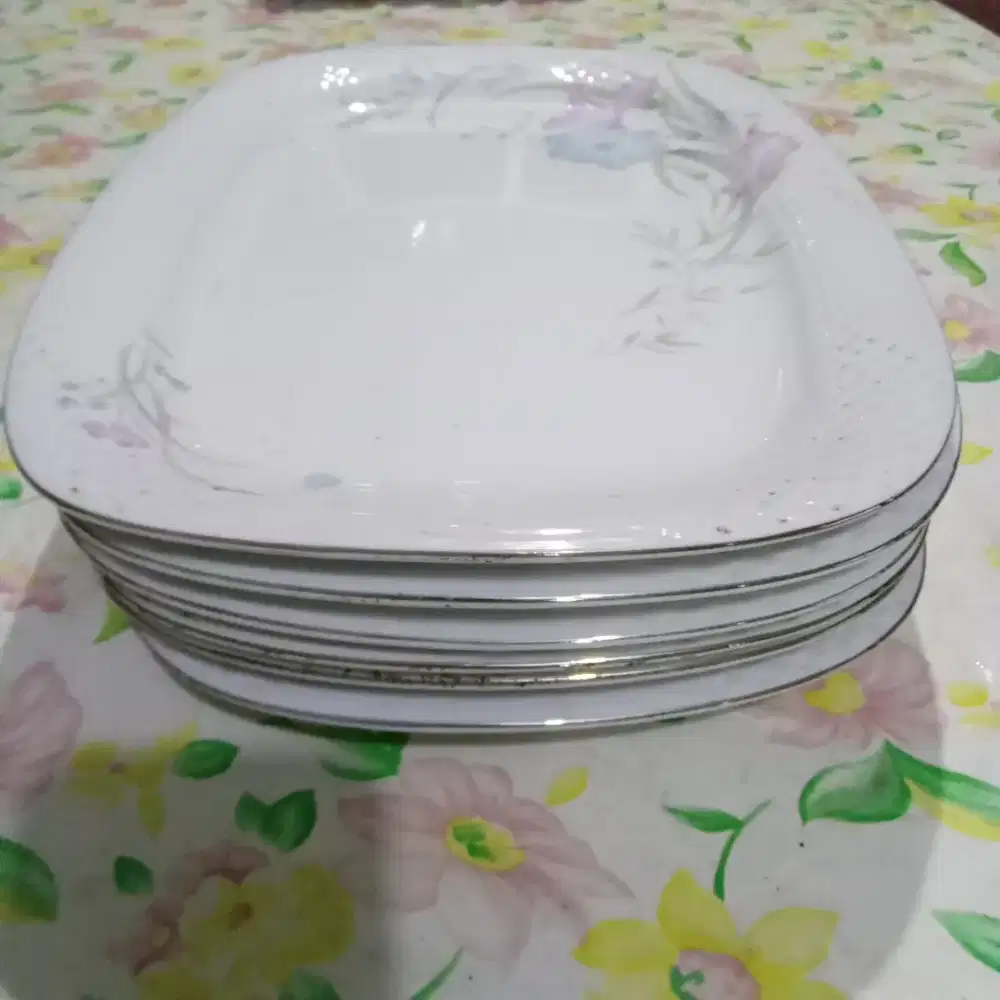Piring porselen siap pakai  pkt 6pcs nego cod rungkut gan