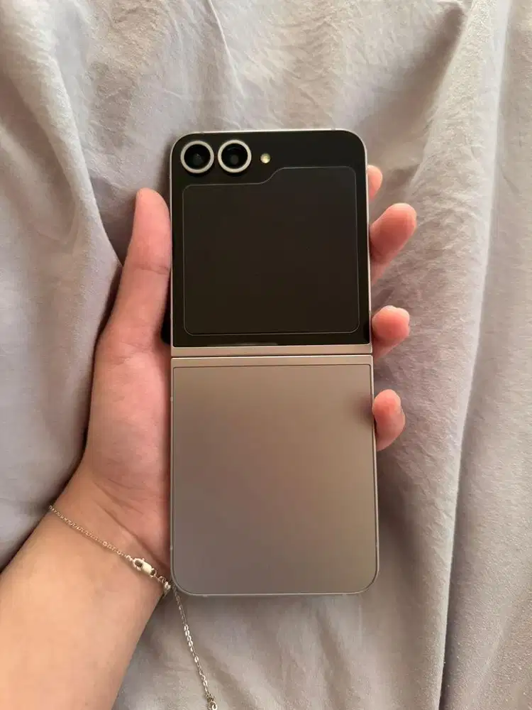 Samsung ZFlip 6 12/256gb Like new