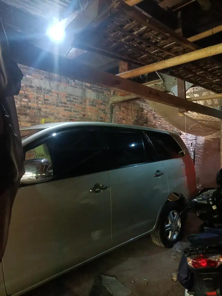 Toyota Kijang Innova 2004 Bensin