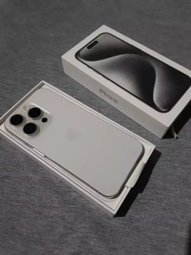 Iphone 15 Pro 256GB Resmi ibox Putih titanium, bs tt