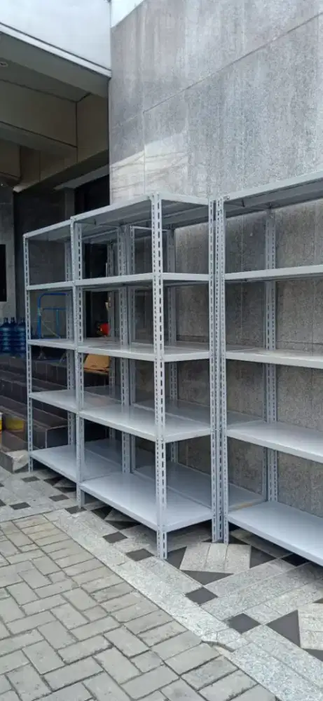 Rak besi siku baru kuat dan kokoh