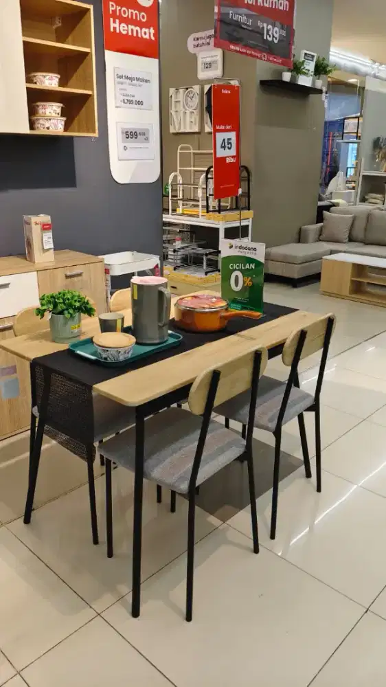 Meja makan minimalis