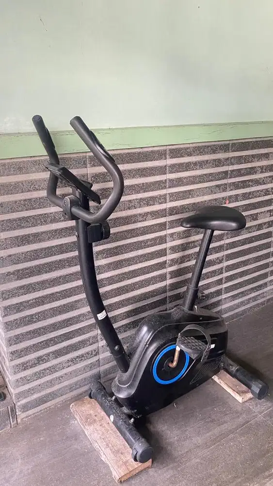 Sepeda statis berwyn informa dan ayce