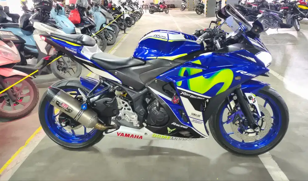 YAMAHA R25 MOVIESTAR