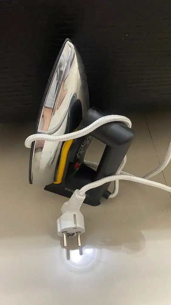 Setrika niko belum pernah dipakai