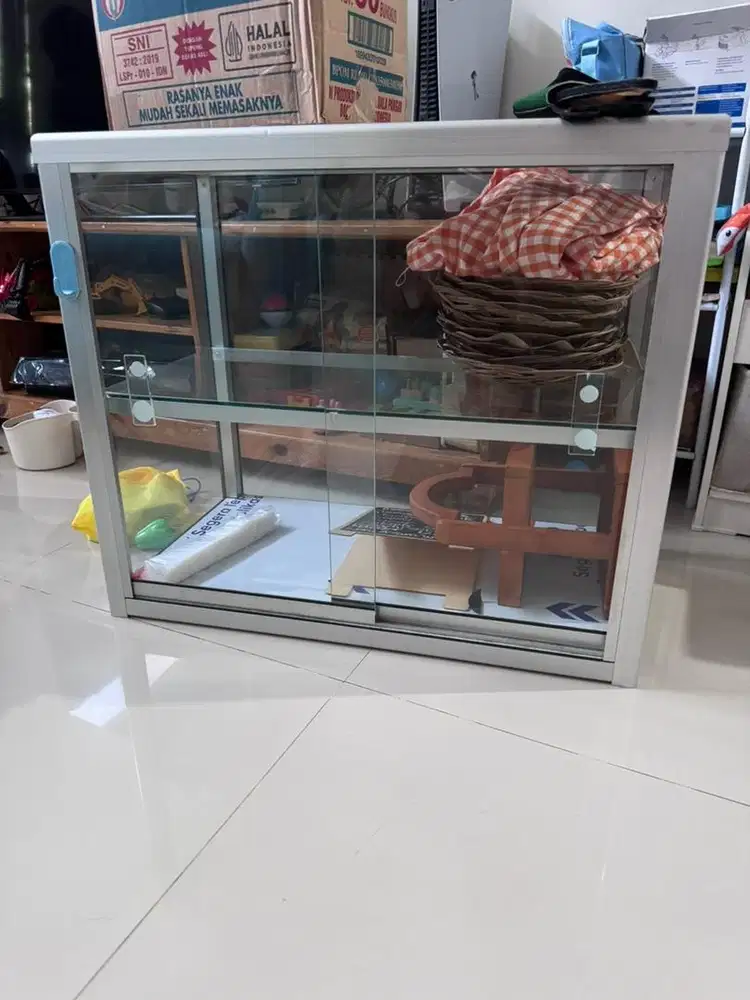 Etalase makanan kecil