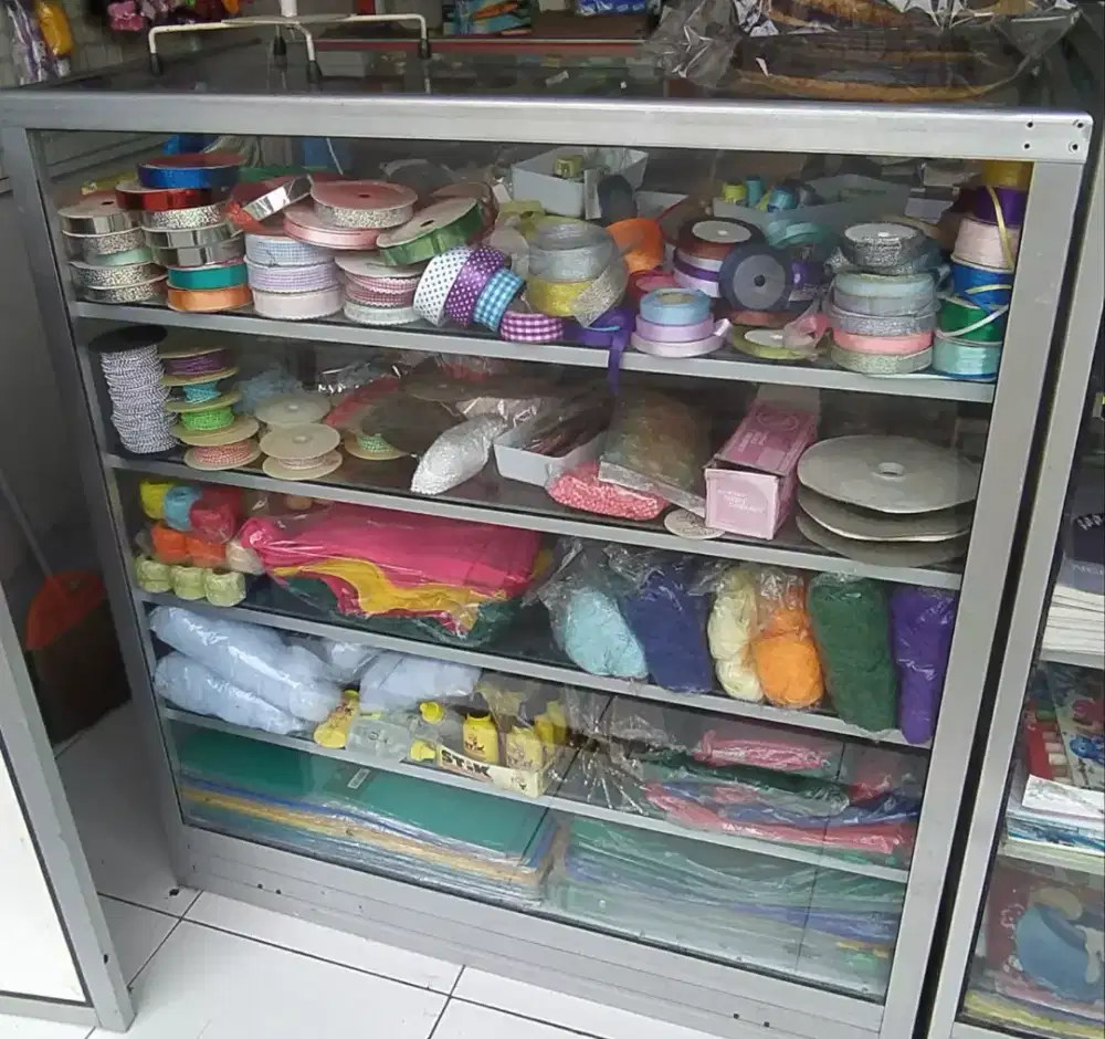 Estalase utk display barang