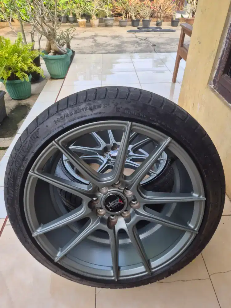 4 Pasang Velg HSR R17 & Ban Accelera