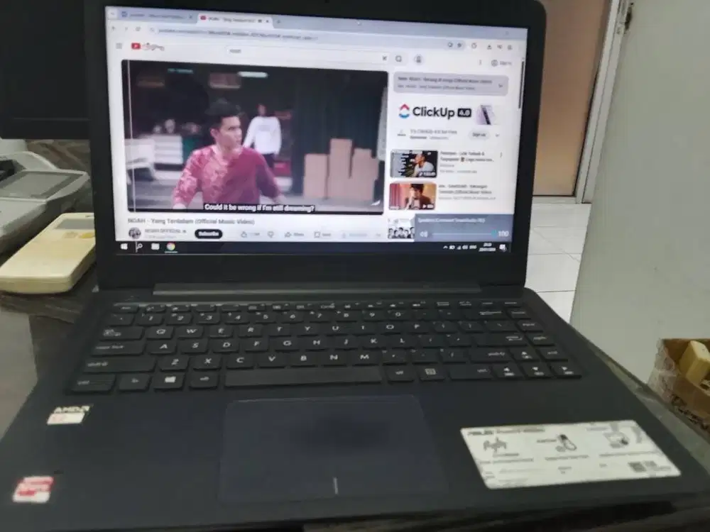Laptop Asus E402W Kondisi masih bagus