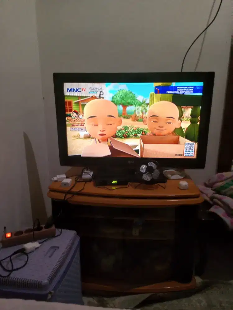 Tv dan stb lengkap 32inch