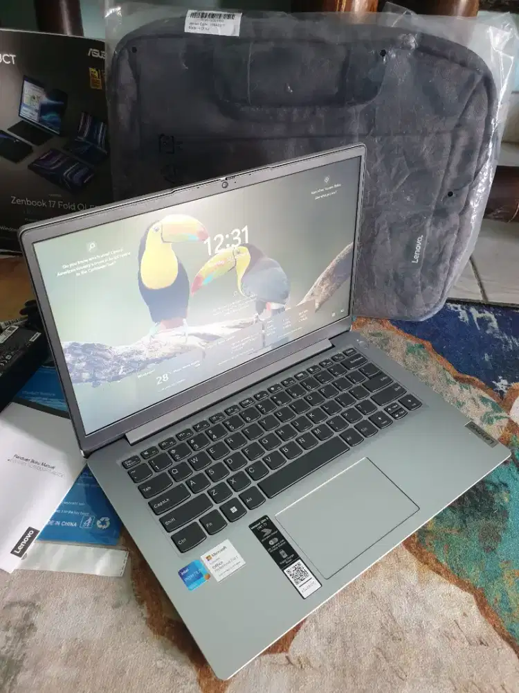 Dijual laptop lenovo slim 1i mewah