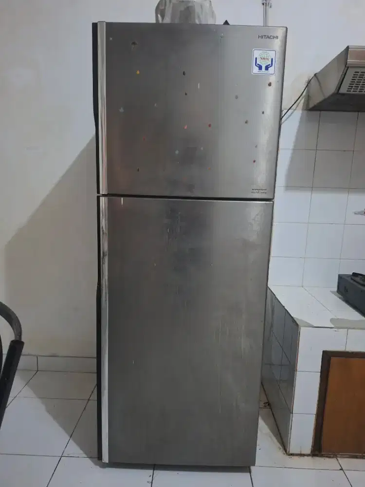 Kulkas 2 pintu hitachi inverter