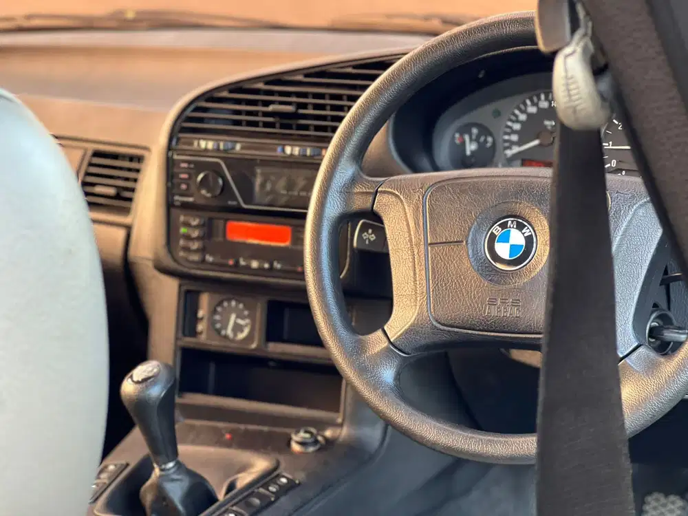 BMW 318i 1997 Bensin