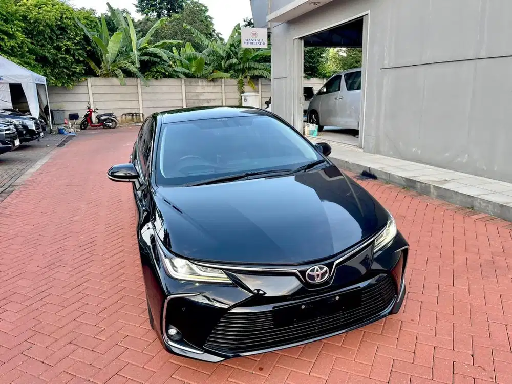 Toyota Altis 1.8 V 2022 AT attitude black