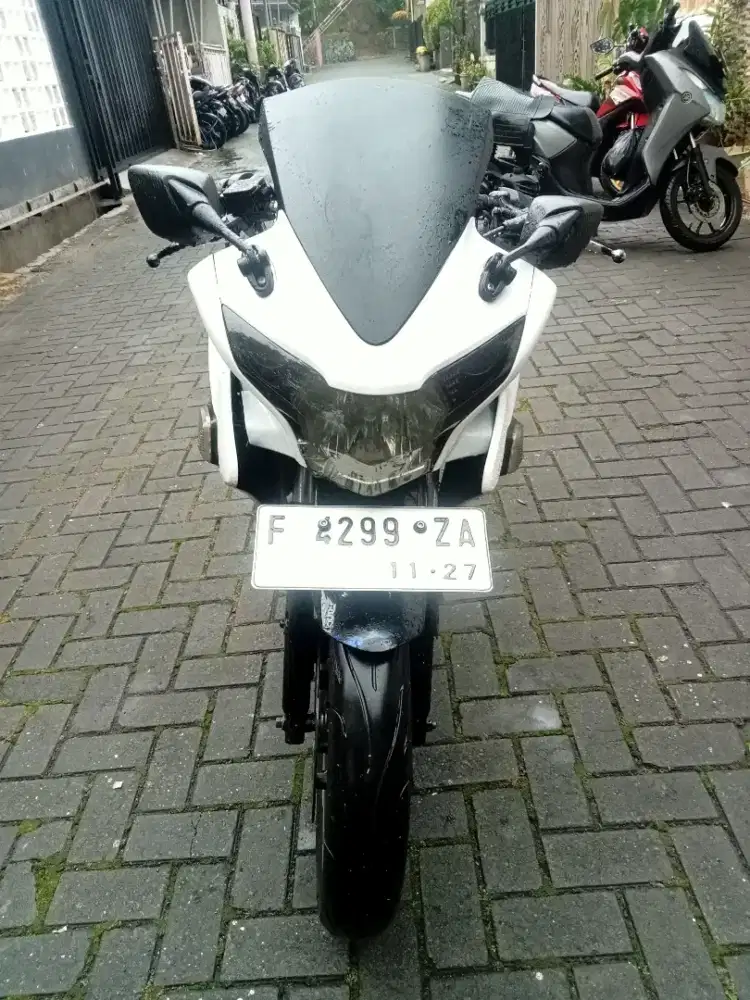Honda CBR tahun 2011 plat f