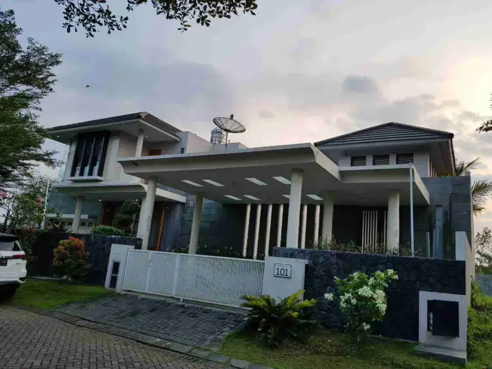 DIJUAL/Disewakan Rumah Minimalis Modern Di The Araya + Kolam Renang (2Kavling) Dikawasan Elite Araya Blimbing Malang
