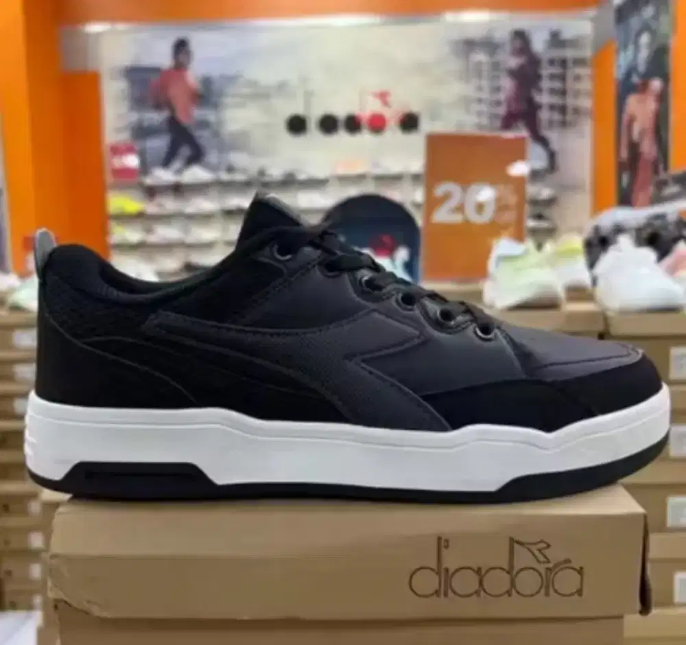Sepatu sneaker diadora hitam size 40 41murah