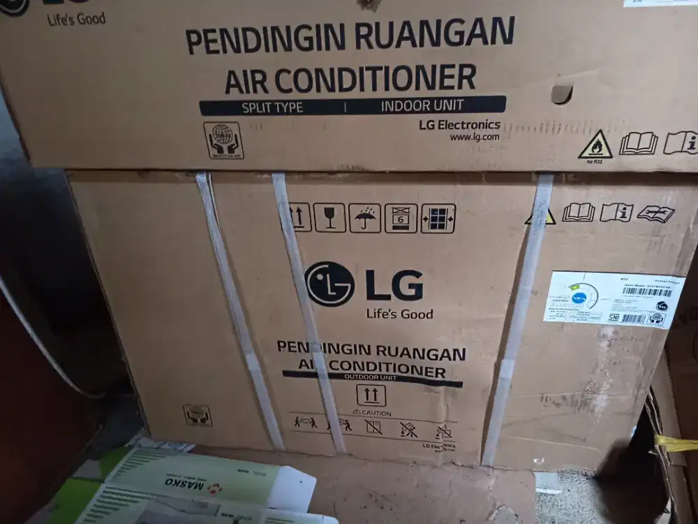 Di jual cepat AC  merk LG barang masih baru belum buka segel efek BU