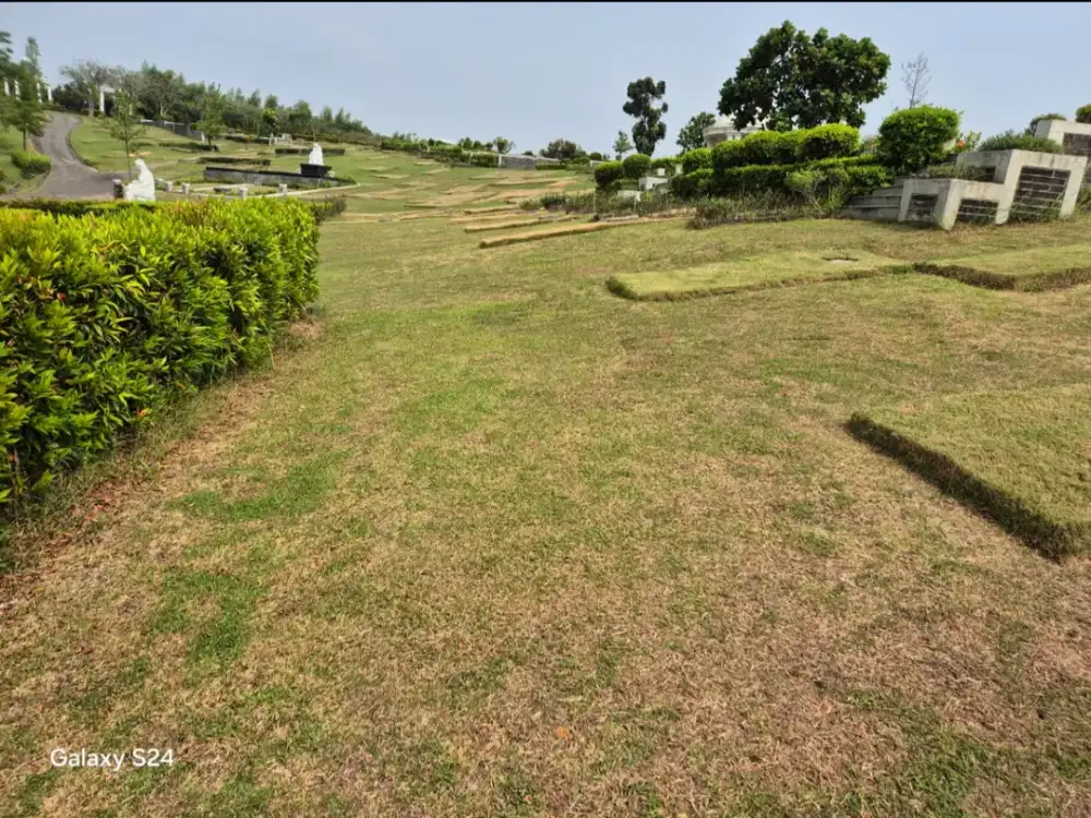 Over / Takeover sepasang (2 unit) makam Kristen area Light San Diego Hills Memorial Park.