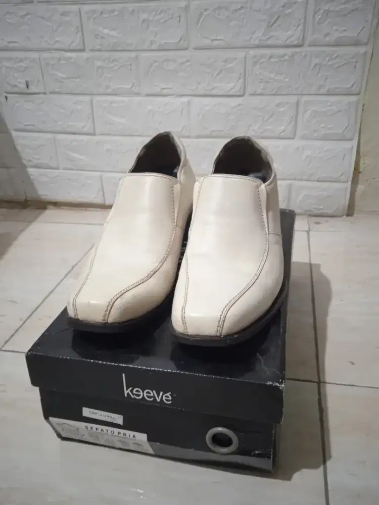 Keeve Keeves Sepatu Peninggi 7 cm Size 39/40 Leather Putih White.
